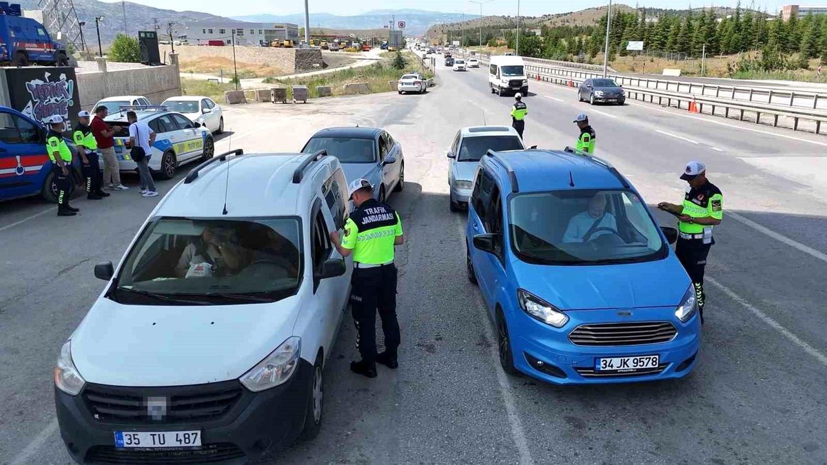 Kırıkkale'de Kurban Bayramı Trafik Yoğunluğu Artıyor