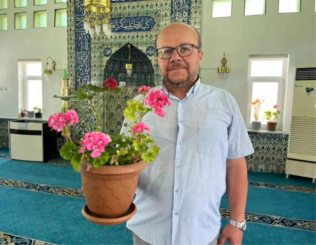 Tavşanlı Orman Camii, Cemaatin Desteklediği Çiçek Projesiyle Güzelleşti