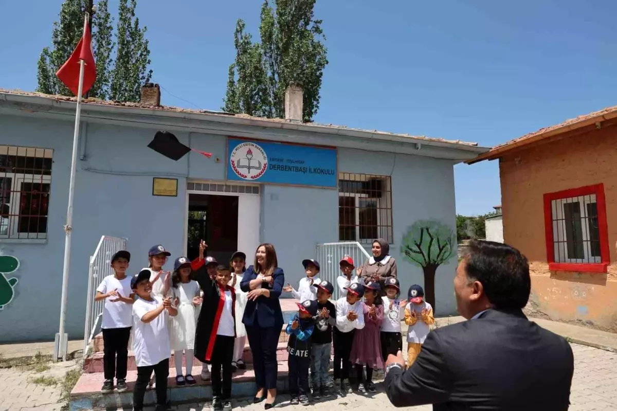 Kayseri Valisi, Tek Mezun Bulut'un Mezuniyetine Katıldı