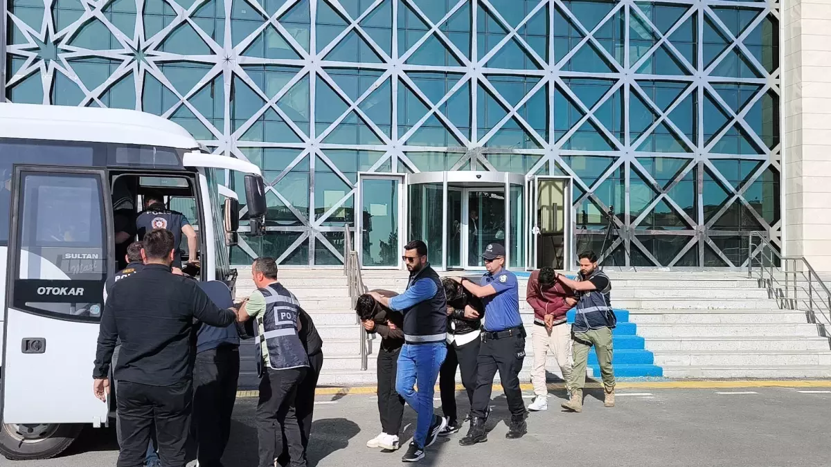 Tesettür Giyimi Satışıyla Dolandırıcılık Yapan Çete Çökertildi