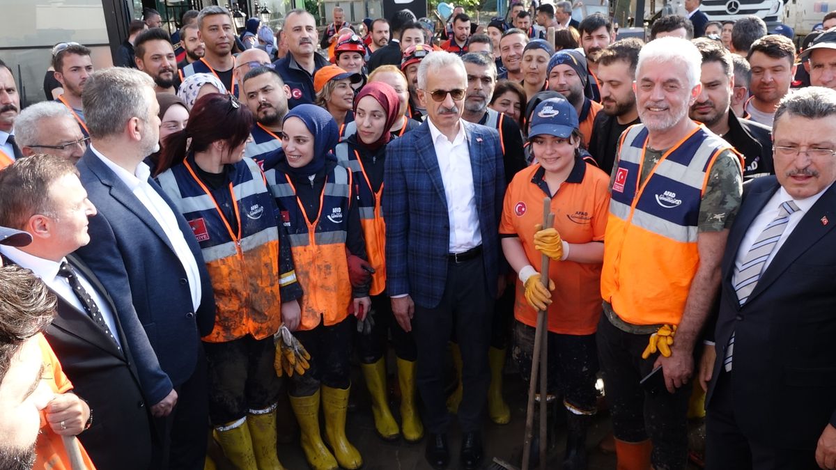 Bakan Uraloğlu: Trabzon'da 117 İş Yerinde Hasar Tespit Edildi