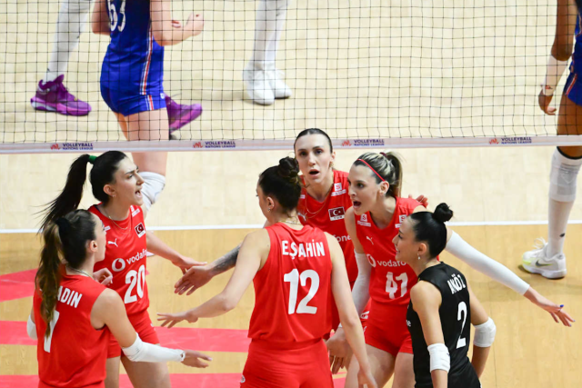 Türkiye Fransa voleybol maçından kareler! Filenin Sultanları ilk maçı kazandı mı? Türkiye Fransa voleybol maçından kareler! Filenin Sultanları ilk maçı kazandı mı?