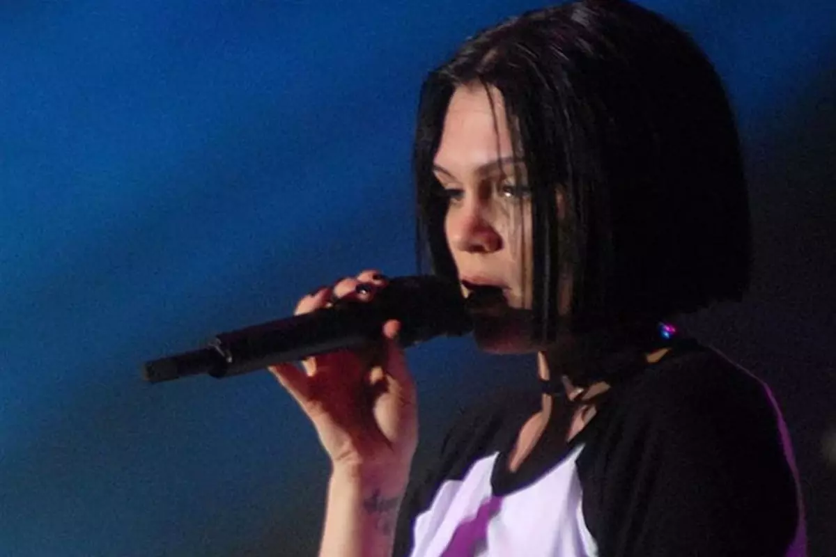 Ünlü Şarkıcı Jessie J meme kanserine yakalandı