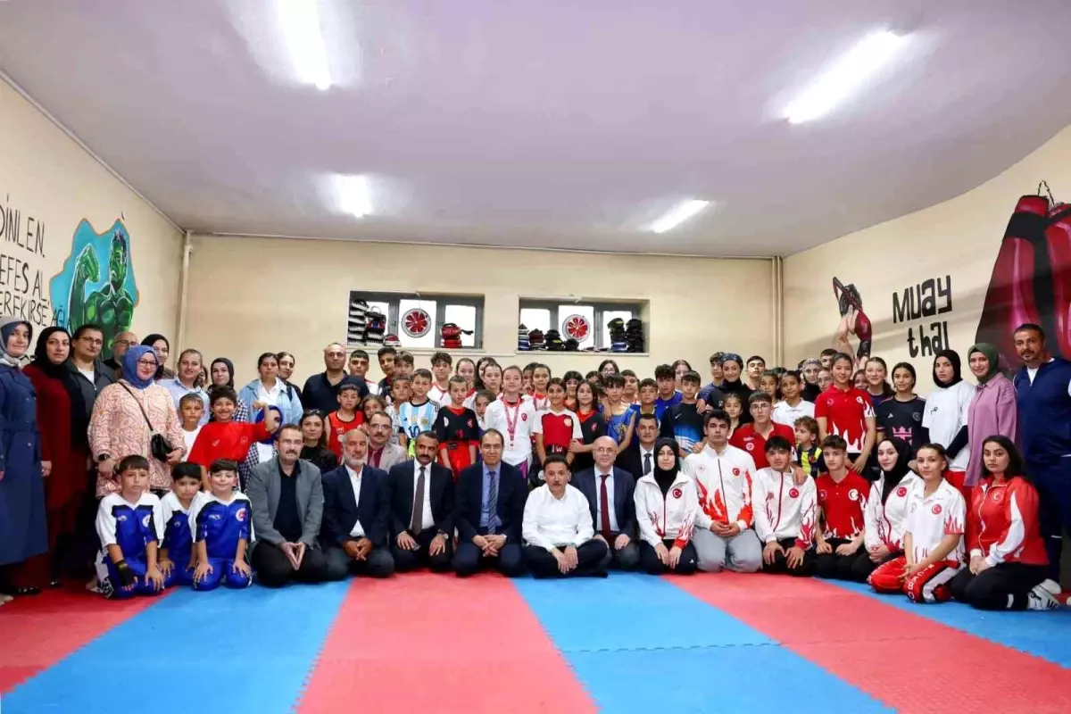 Vali Gökmen Çiçek, Erva Sağlık Spor Kulübü'nü Ziyaret Etti