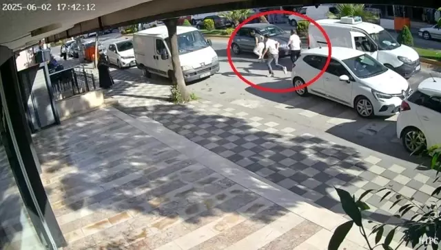 Thugs beat a mother and her son in the middle of the street