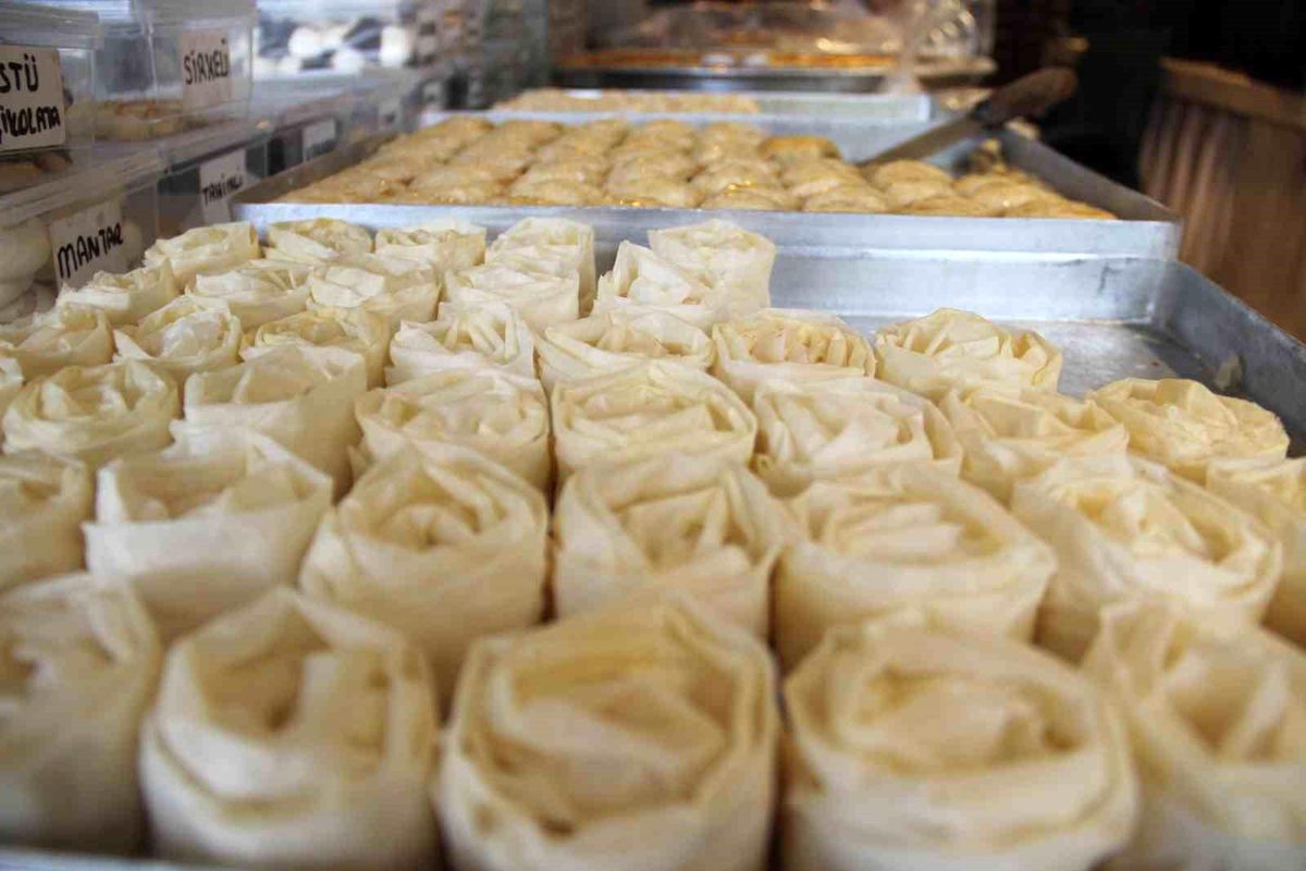 Çorum Baklavası'na Yoğun Talep, Tatlıcılar Bayram İçin Çalışıyor