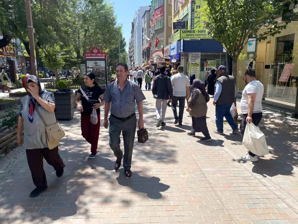 Eskişehir'de Arefe Günü Çarşıda yoğunluk