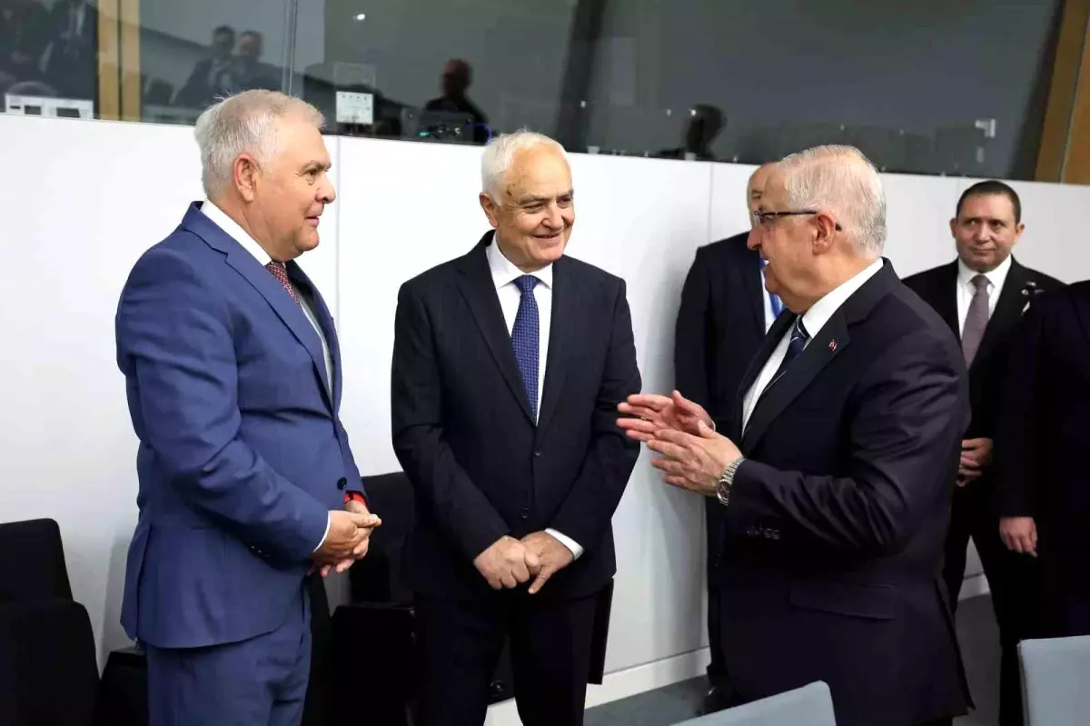 Milli Savunma Bakanı Güler, NATO Toplantısında Bulgaristan ve Romanya ile Bir Araya Geldi