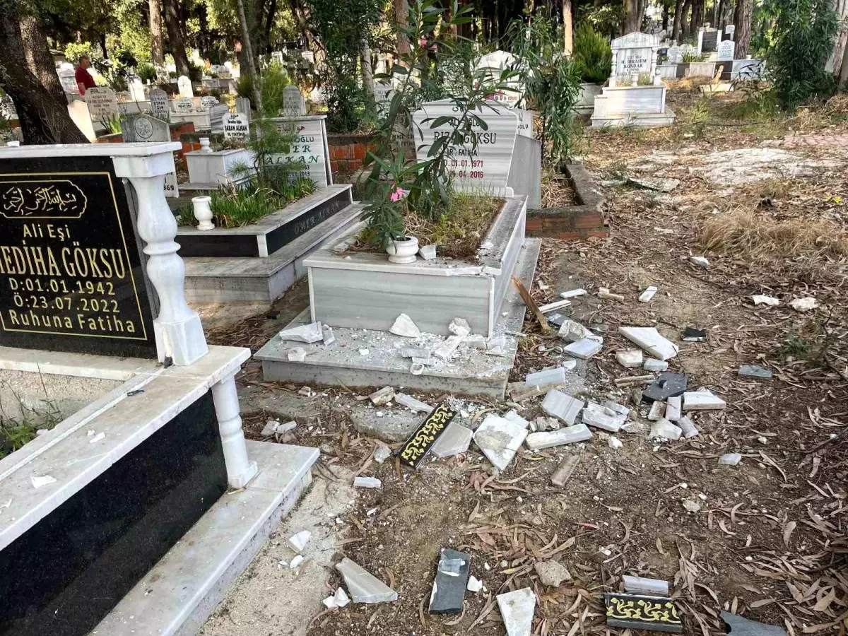 Kurban Bayramı Arifesinde Mezarlıkta Tahribat