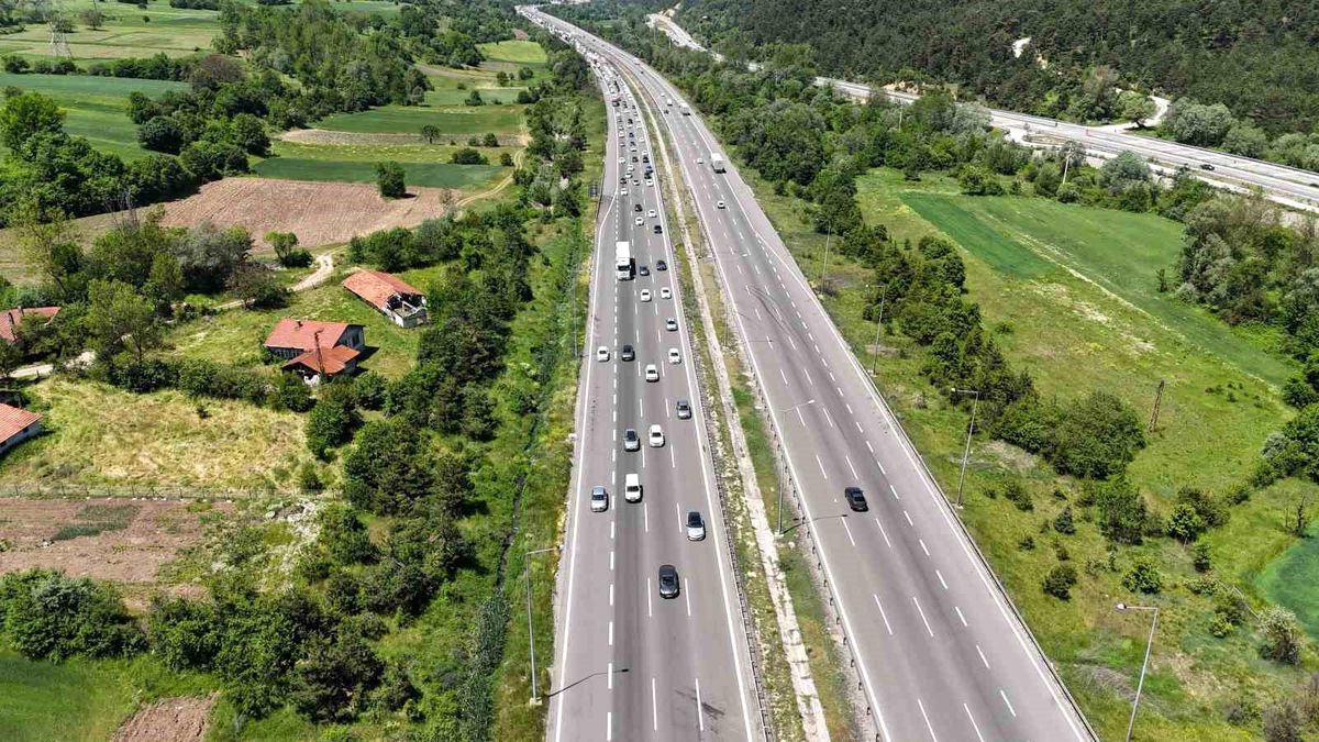 Bolu Geçişinde Trafik Yoğunluğu Havadan Görüntülendi