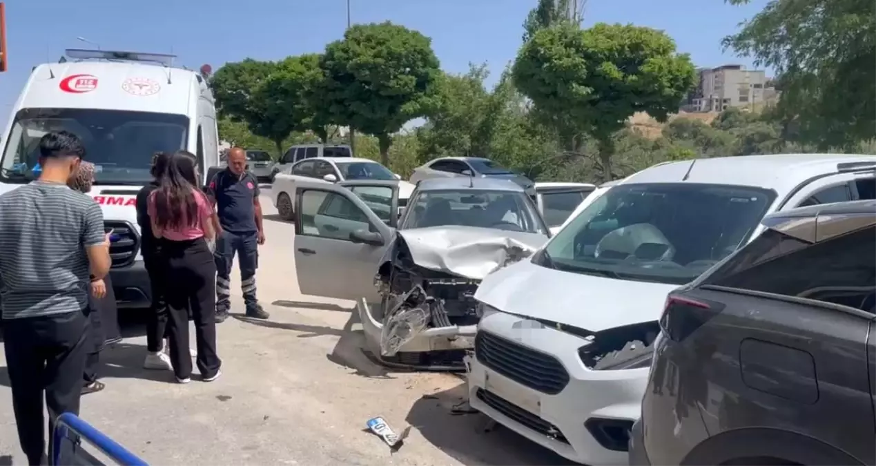 Adıyaman'da Trafik Kazası: 3 Yaralı