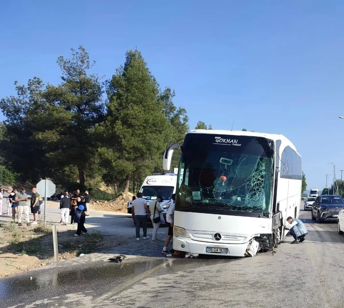 Burdur'da Yolcu Otobüsü Kaza Yaptı: 6 Yaralı