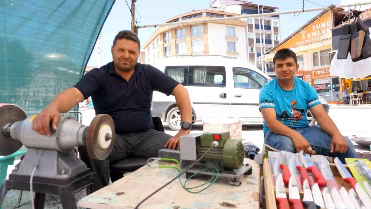 Burdur Gölhisar'da Kurban Bayramı Öncesi Bıçak Bileme Heyecanı