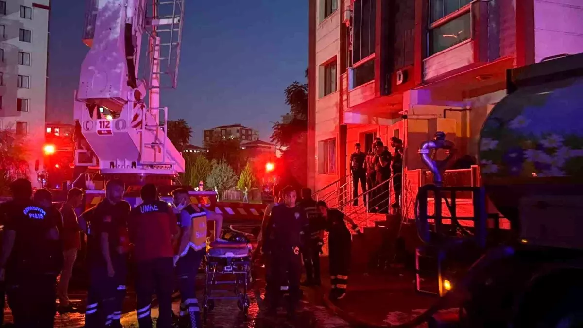 Diyarbakır'da Yangın: Mahsur Kalan Bebek Kurtarıldı