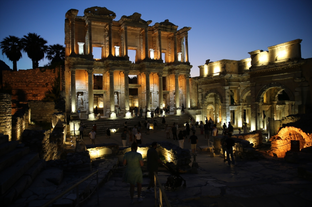 Ephesus Ancient City Opened to Visitors with Night Museum Application