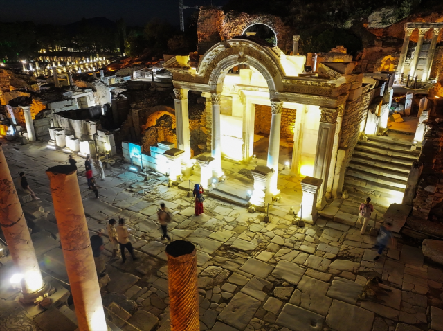 Ephesus Ancient City Opened to Visitors with Night Museum Application