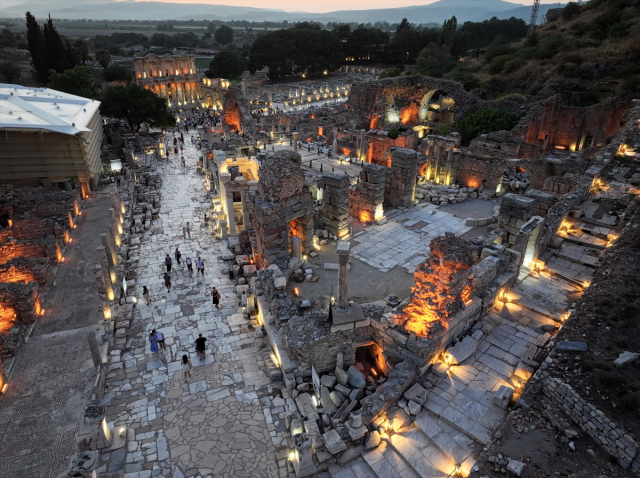 Ephesus Ancient City Opened to Visitors with Night Museum Application