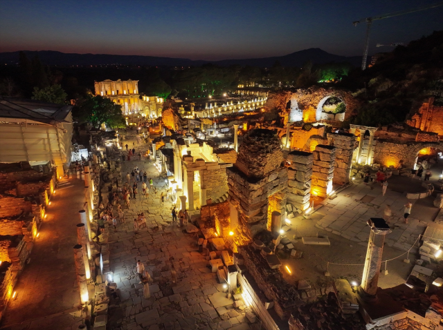 Ephesus Ancient City Opened to Visitors with Night Museum Application