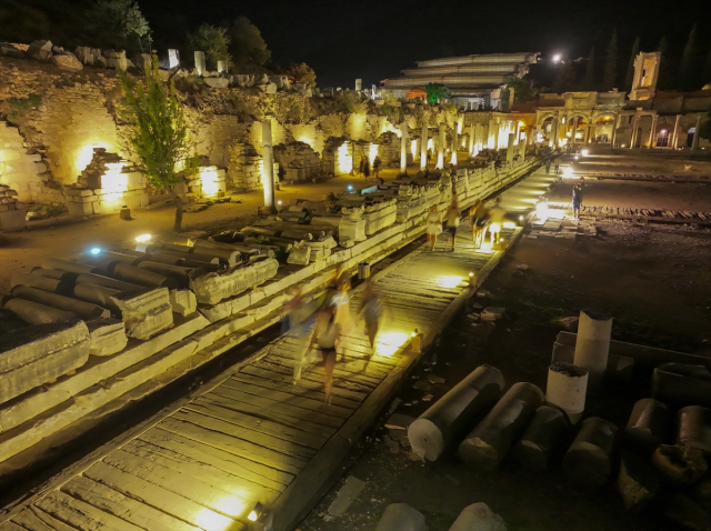 Ephesus Ancient City Opened to Visitors with Night Museum Application