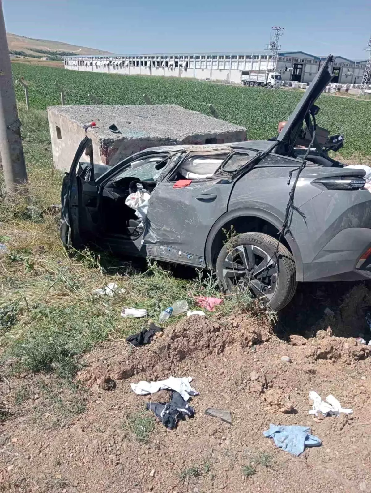 Elazığ'da Otomobil Şarampole Uçtu, 4 Yaralı