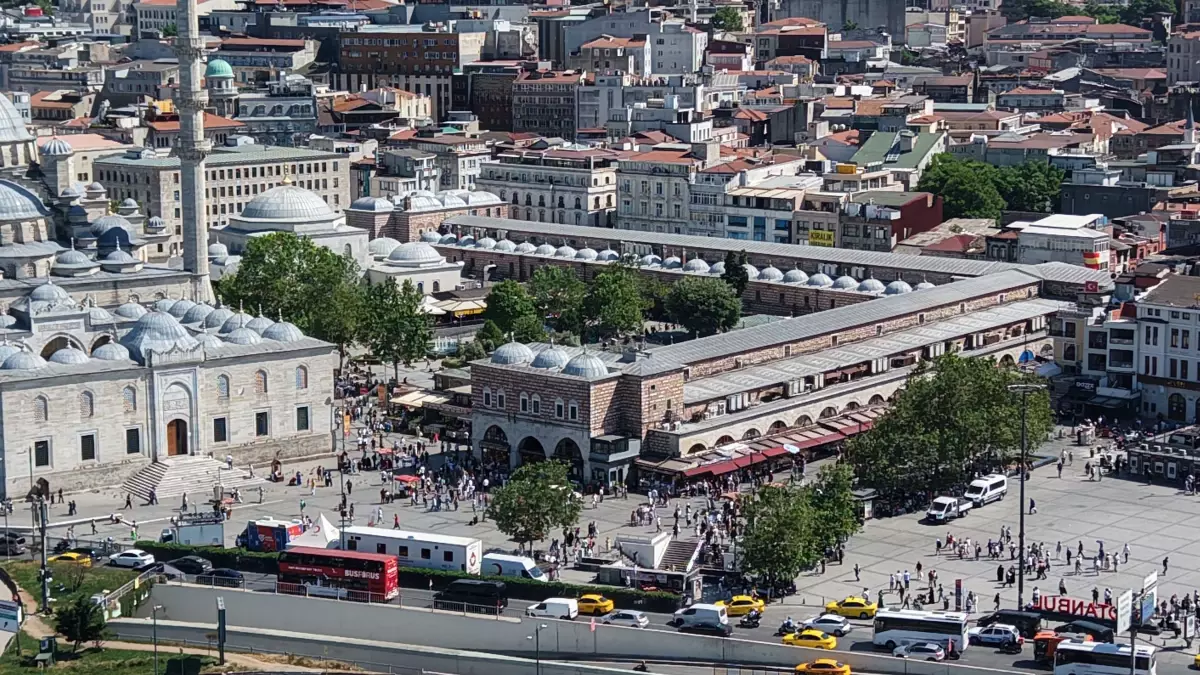 Eminönü'nde Kurban Bayramı Alışverişi Yoğunluğa Sebep Oldu