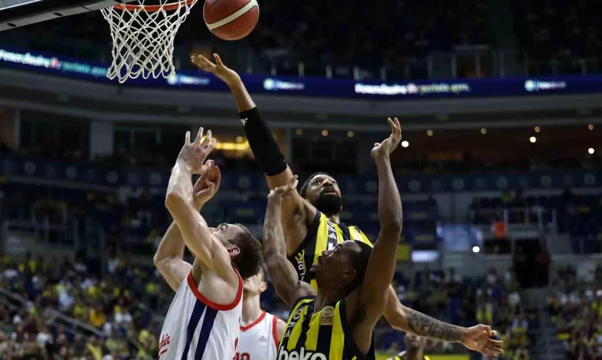 Fenerbahçe Beko, Bahçeşehir Koleji'ni Mağlup Ederek Yarı Finalde Öne Geçti