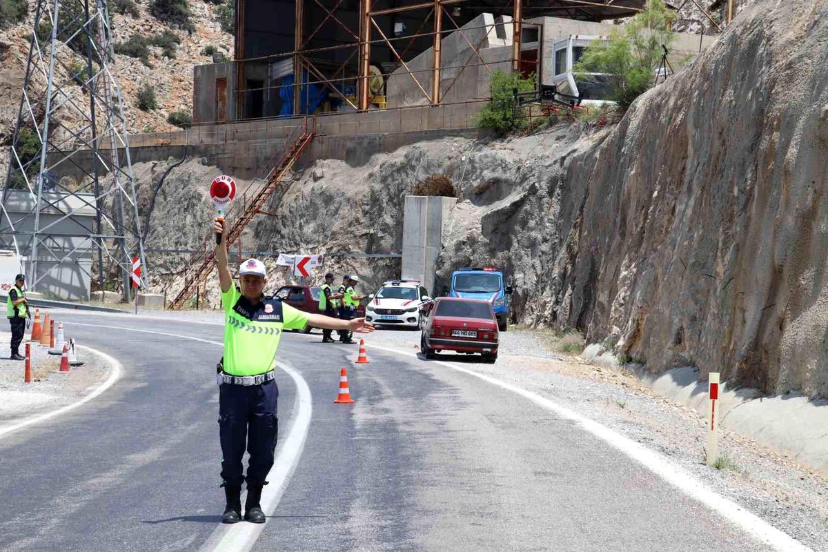 Karaman'da Jandarma Trafik Denetimlerini Sıklaştırdı