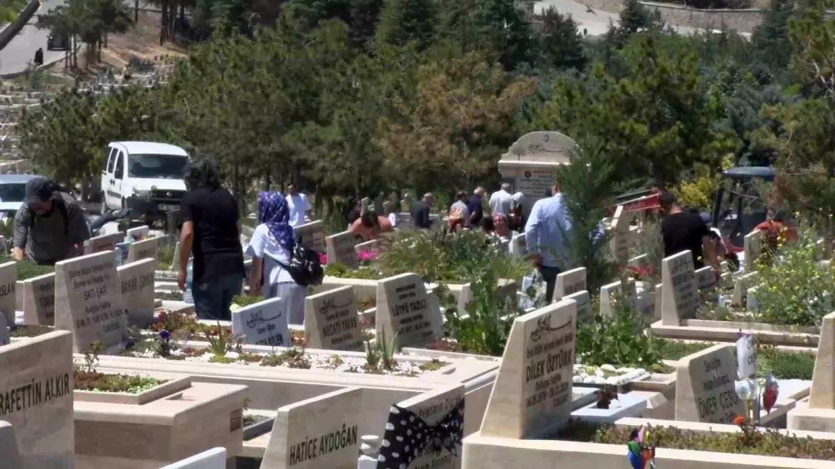 Ankara'da Kurban Bayramı Arefesinde Mezarlık Ziyaretleri