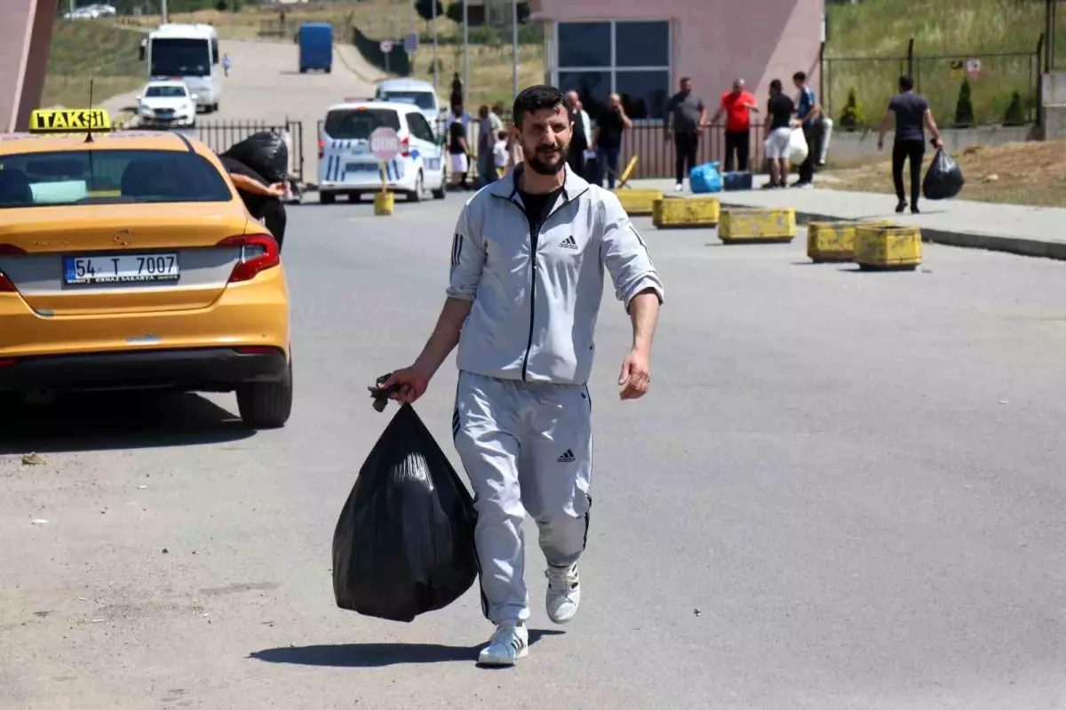 Sakarya Cezaevinde Tahliye Heyecanı