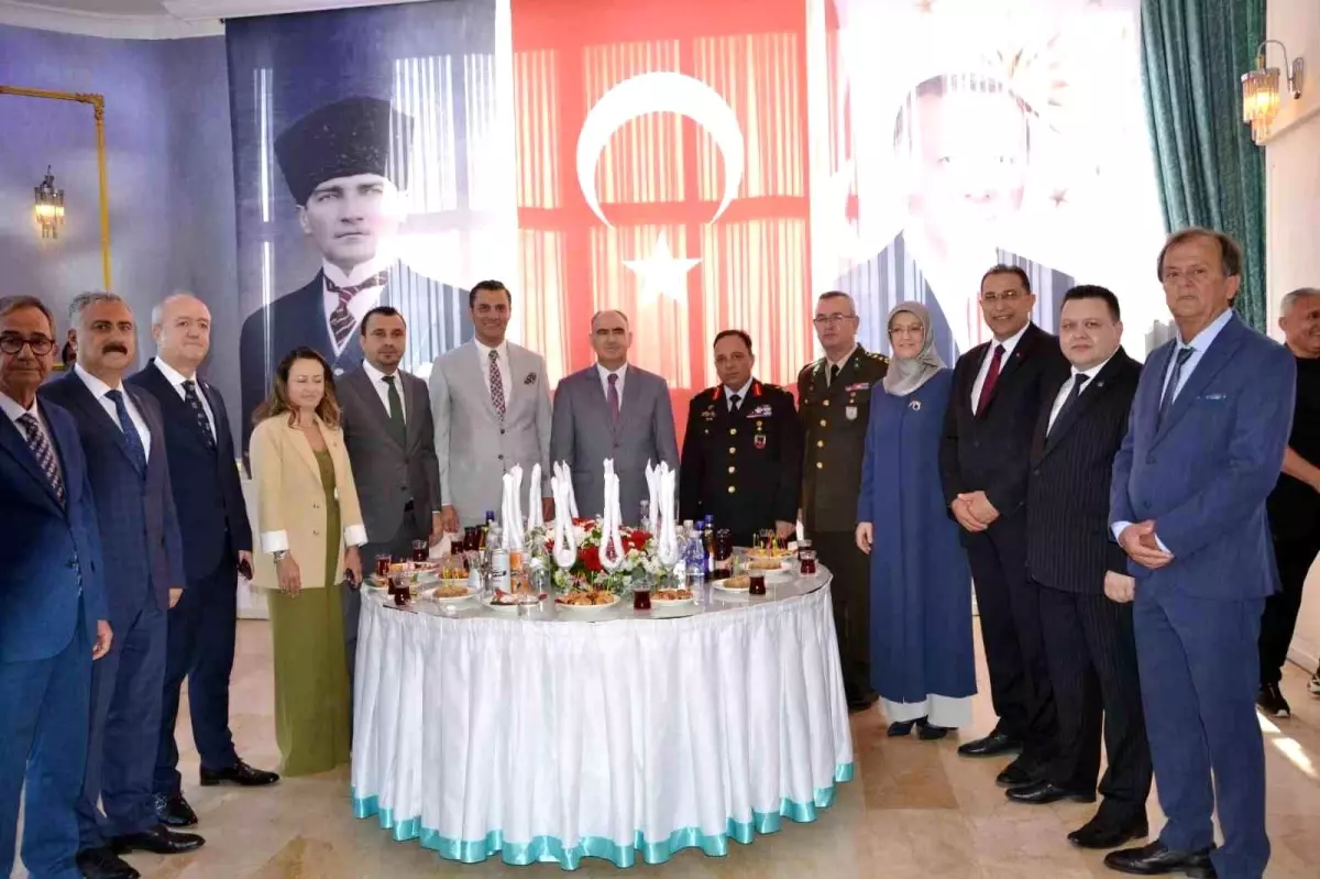 Manisa'da resmi bayramlaşma töreni yapıldı