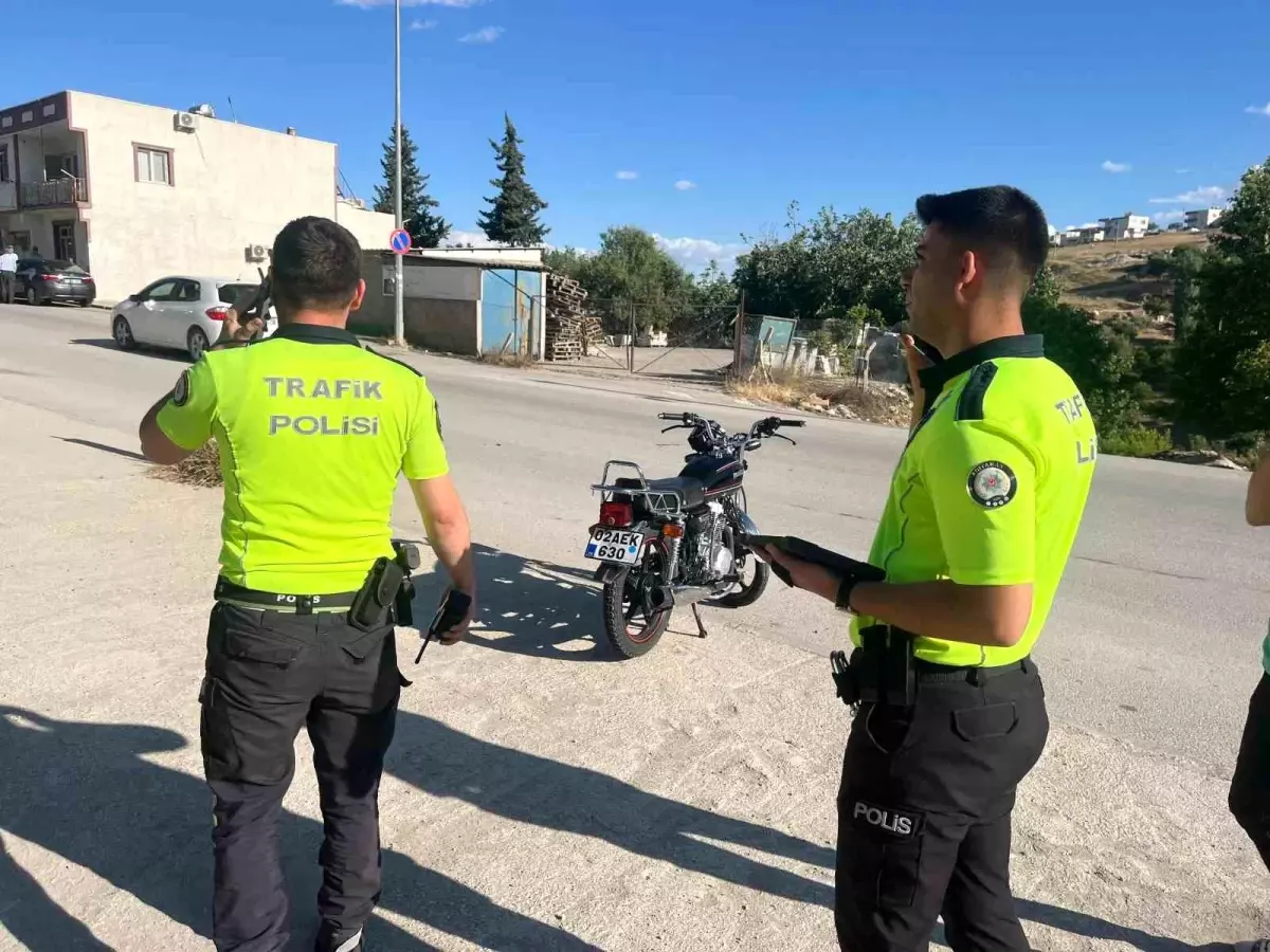 Adıyaman'da Motosiklet ve Otomobil Çarpıştı: 1 Yaralı