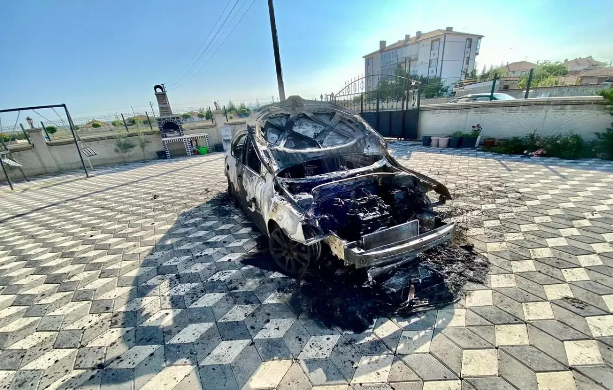 Konya'da Park Halindeki Otomobil Yangını