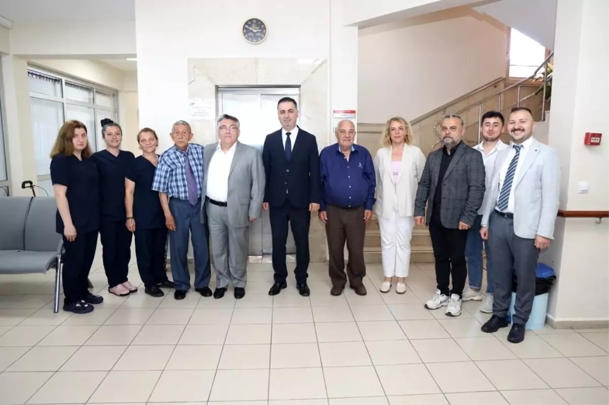 Rektör Özölçer Merkez Huzurevi sakinlerinin Kurban Bayramı'nı kutladı