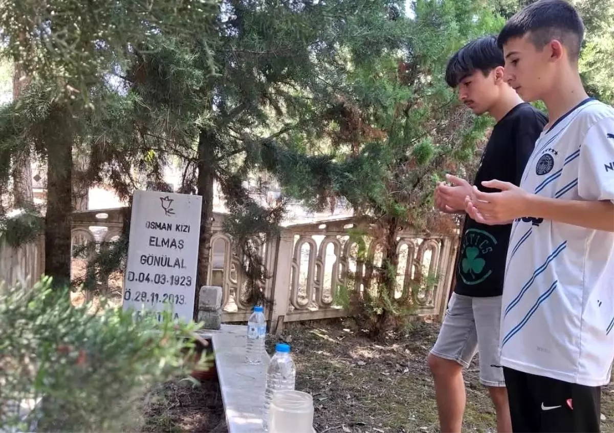 Kurban Bayramı Arifesinde Kabir Ziyaretleri
