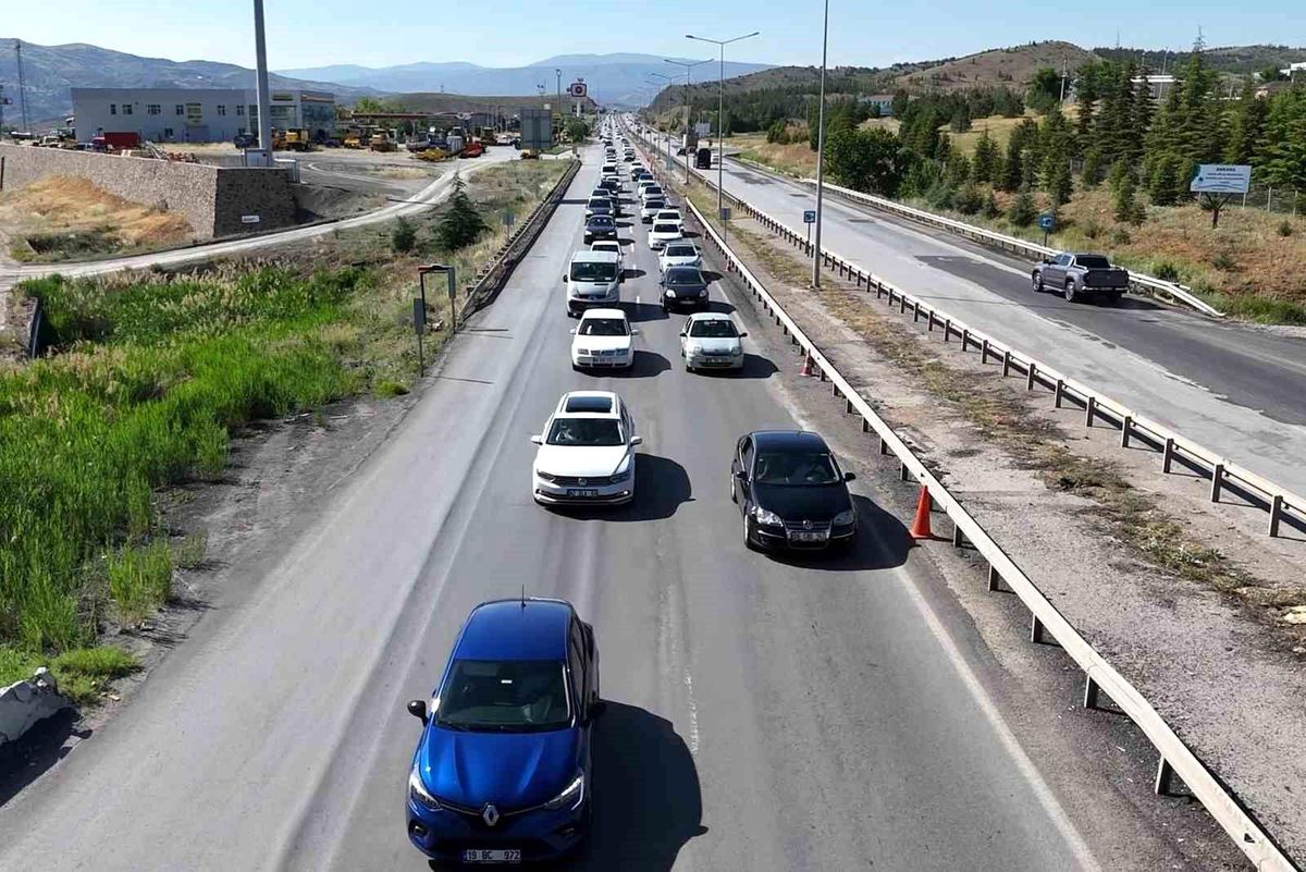 Kırıkkale'de Kurban Bayramı Trafik Yoğunluğu Artıyor