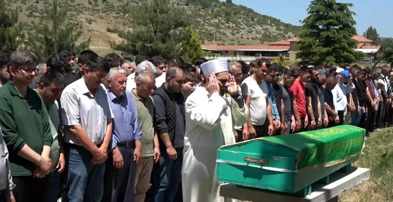 Traktör Kazasında Hayatını Kaybeden Genç Son Yolculuğuna Uğurlandı