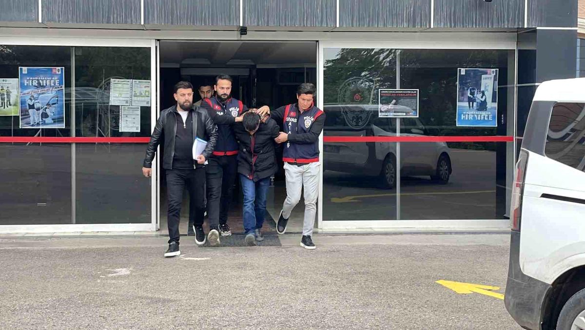 Sivas'ta Kardeşleri Öldüren Zanlıya İki Kez Ağırlaştırılmış Müebbet İstemi