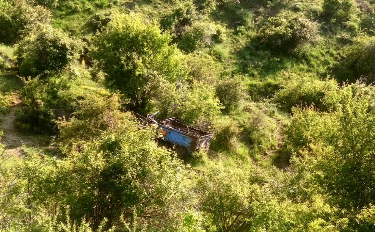 Afyonkarahisar'da Patpat Aracı Uçurumdan Düştü, 3 Kişi Yaralandı