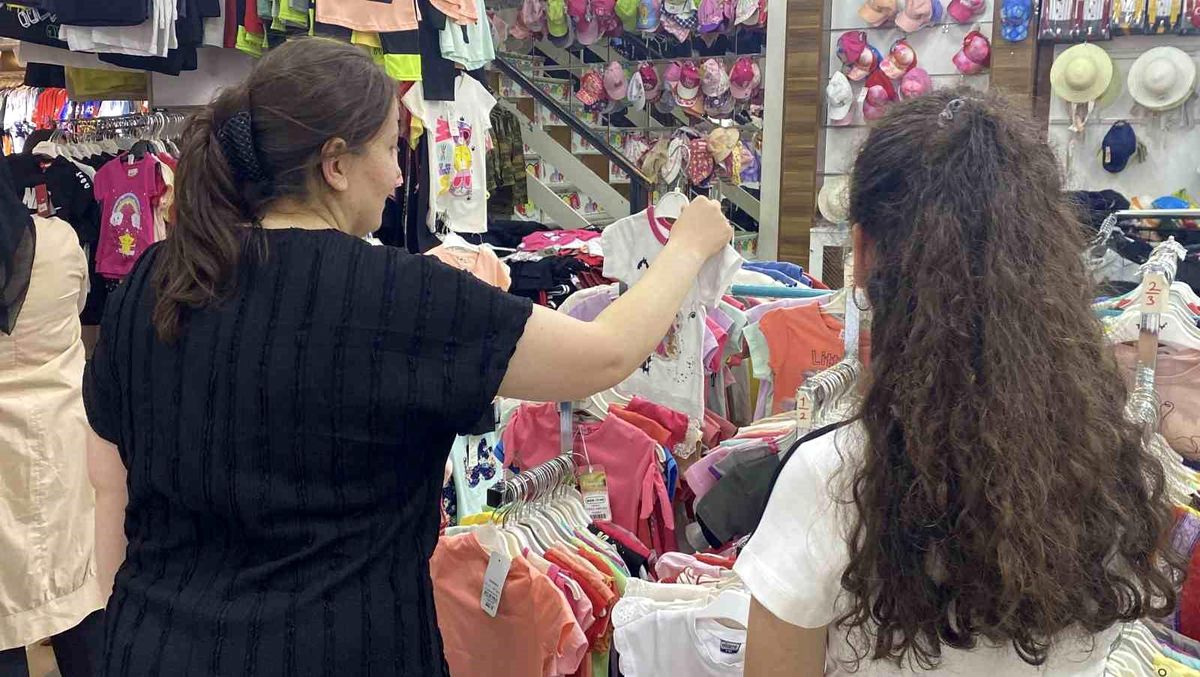 Sivas'ta Yetim ve Yoksul Çocuklara Bayramlık Kıyafet Yardımı