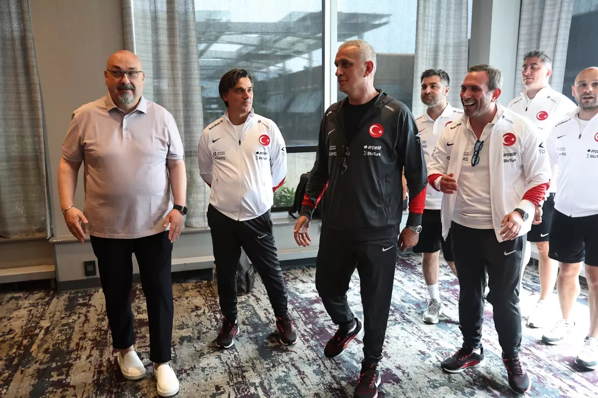 A Milli Futbol Takımı'ndan Geleneksel Bayramlaşma Töreni