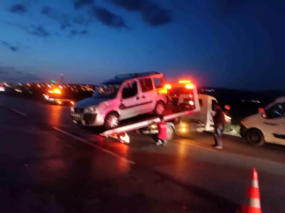 Ankara'da ardışık trafik kazası: Tek yaralı