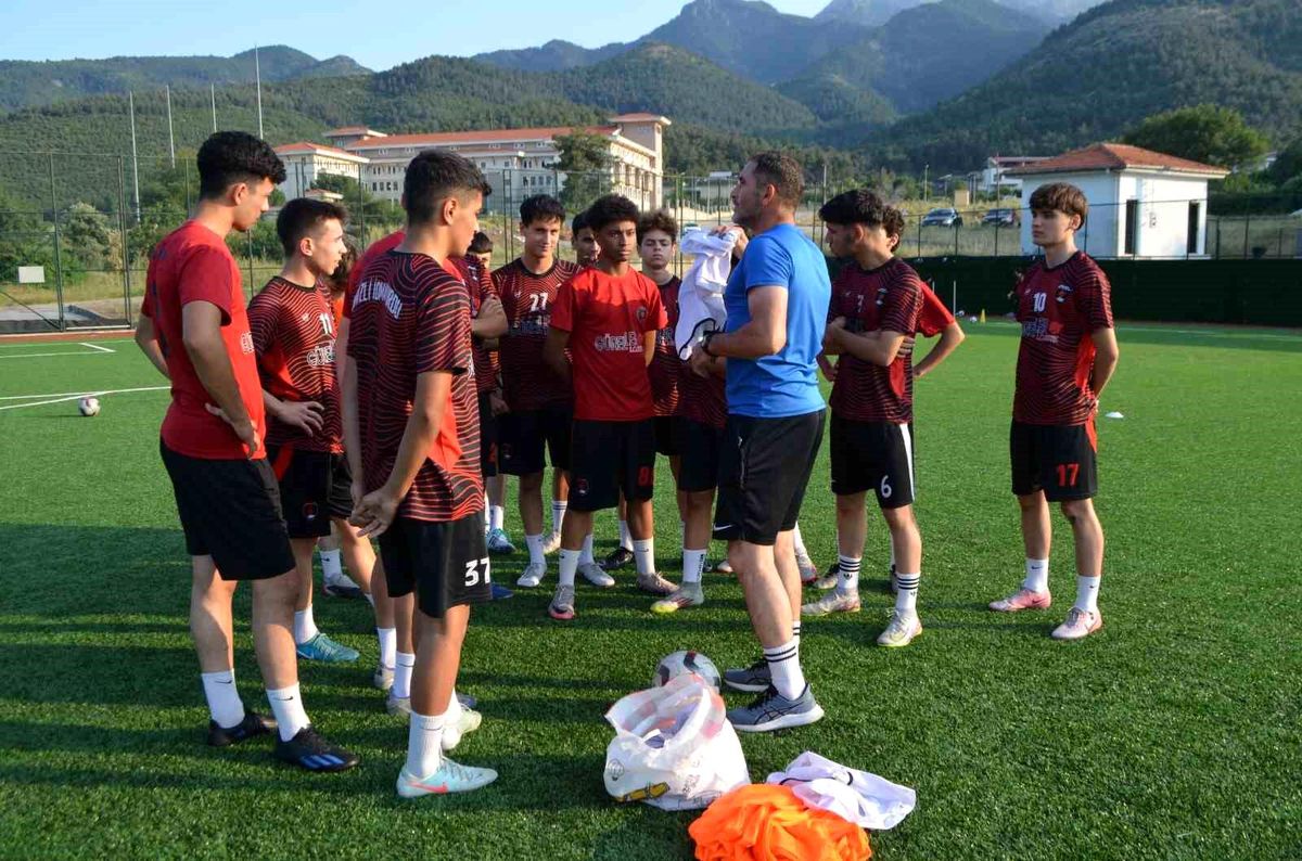 Denizli İdmanyurdu U17 Ligi'nde Şampiyon Oldu