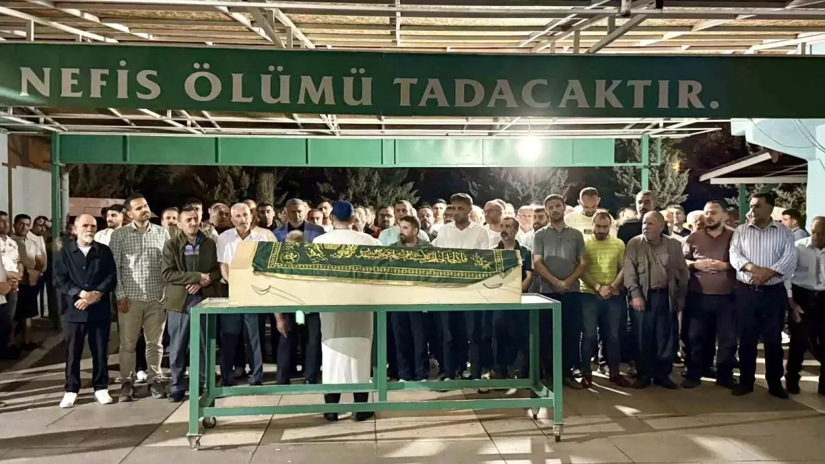 Diyarbakır'da Yangında Hayatını Kaybeden Anne ve 3 Çocuğu Defnedildi