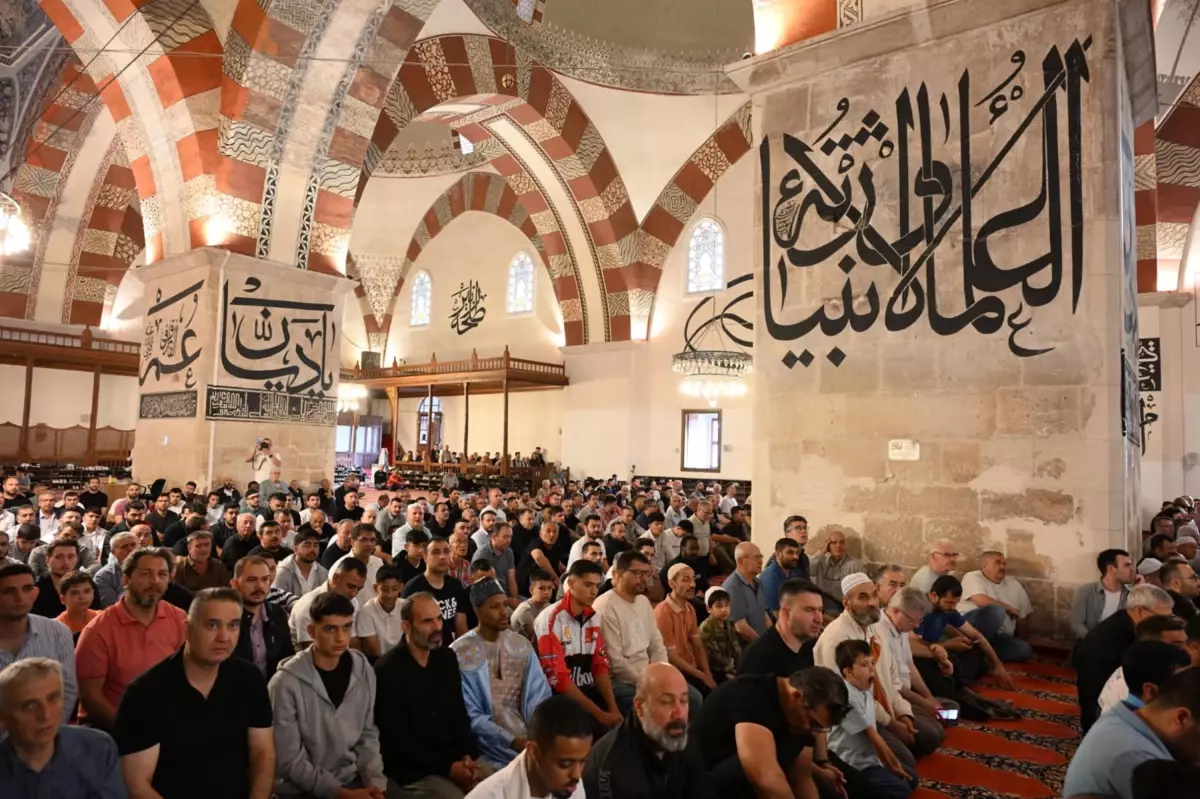 Edirne'de Bayram Namazı Eski Cami'de Kılındı