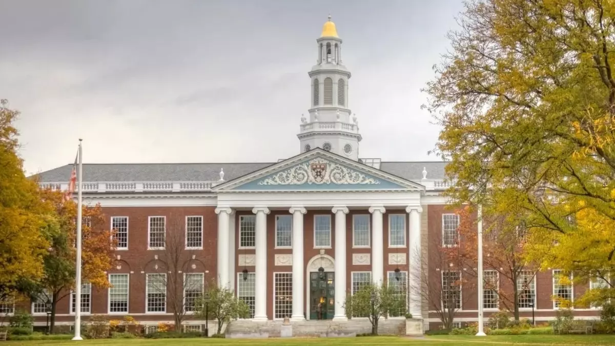 Trump Yönetiminin Harvard'a Getirdiği Vize Kısıtlaması Durduruldu