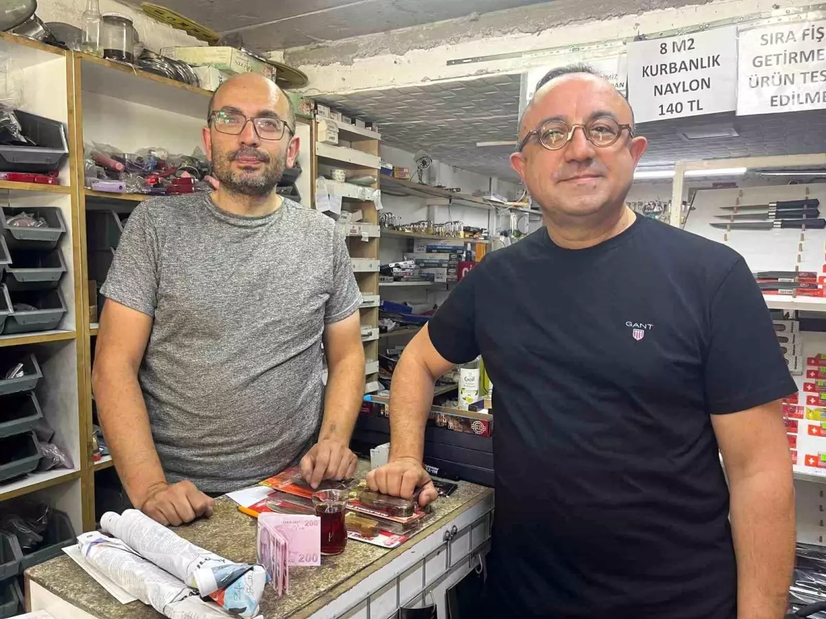 Görme Engelli Zekeriya Yüce'nin Bıçak Bileme Serüveni