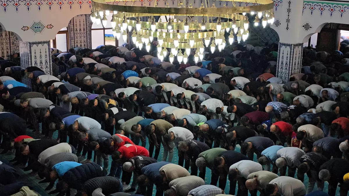 Hatay'da Bayram Namazı coşkusu