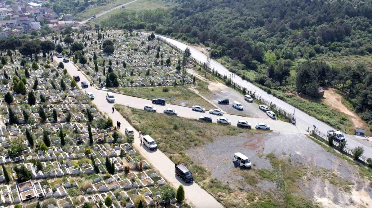 Kurban Bayramı'nda Mezarlıklara Yoğun İlgi