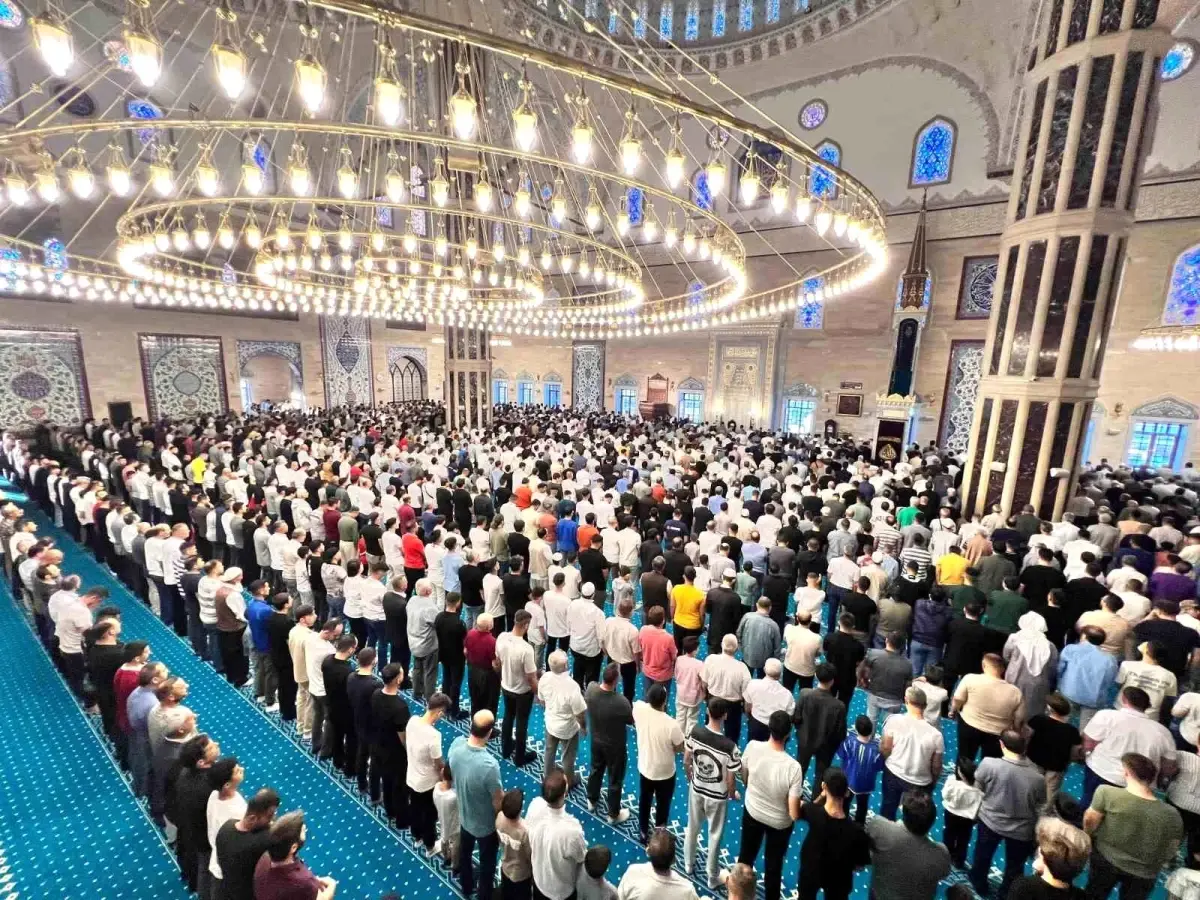 Kahramanmaraş'ta bayram namazı coşkusu
