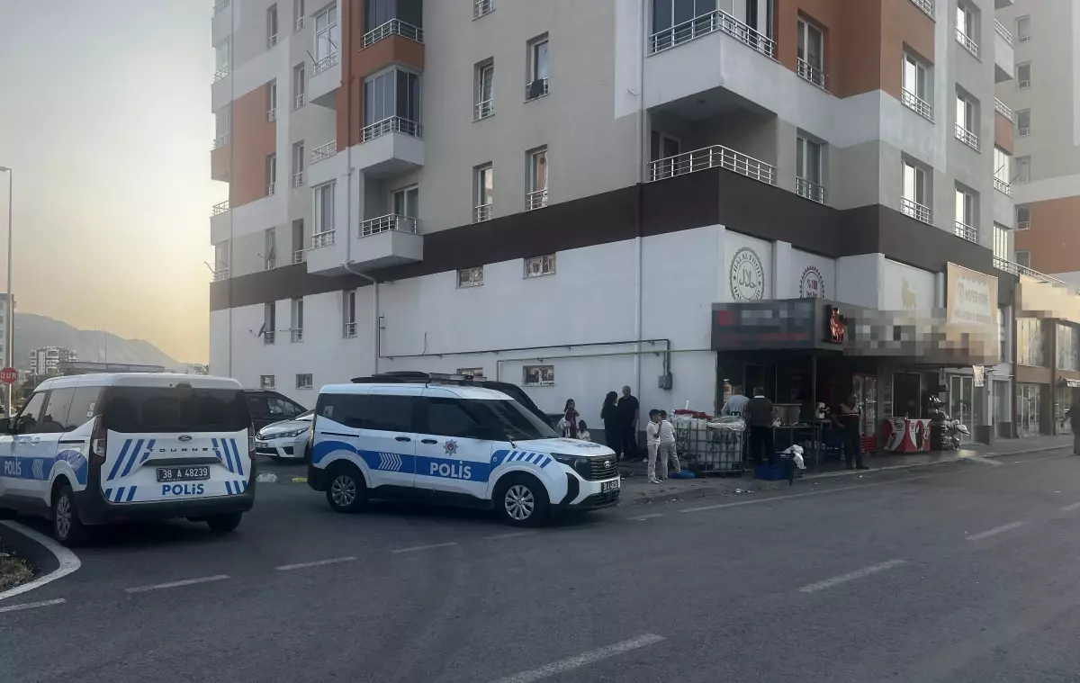 Kayseri'de Kasap Dükkanında Kaza: Elini Kıyma Makinesine Kaptırdı